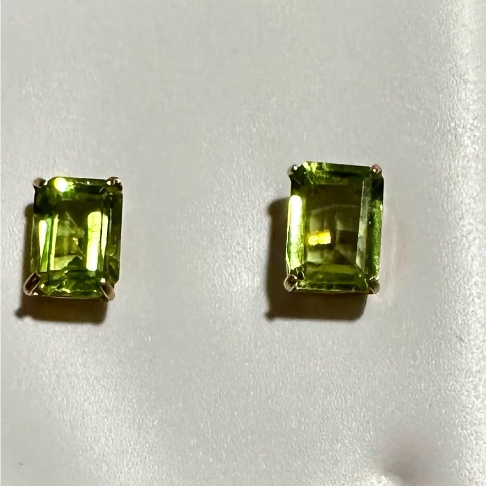 2.14 ct 14K solid Gold Genuine brilliant Emerald cut Peridot  studs - Picture 3 of 10